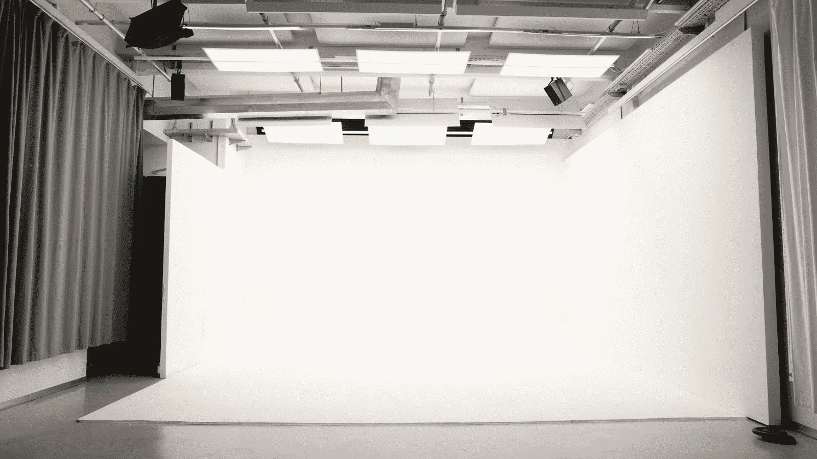 Whitebox im Studio Rot